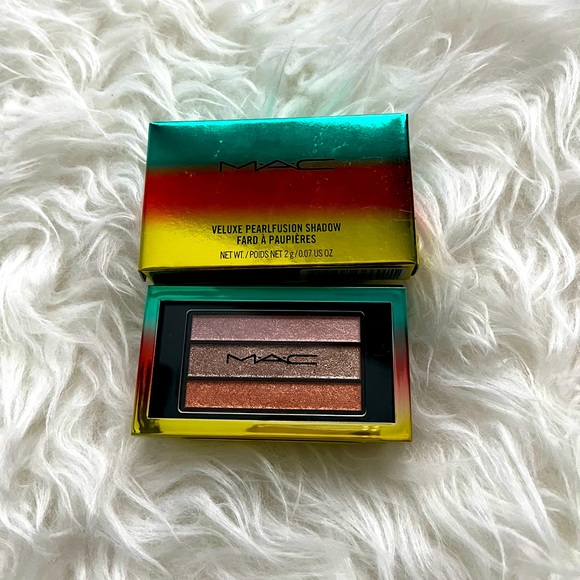 Brand new MAC Veluxe Pearlfusion Shadow - Picture 3 of 4